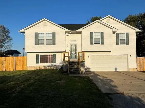121 Penny Ln, Farmington, MO 63640