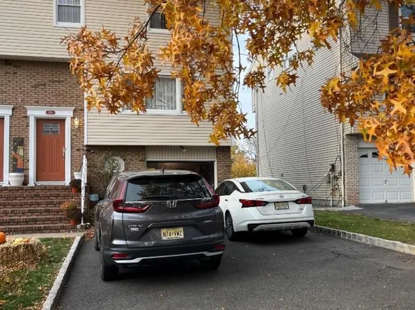 17B Garden Dr, Elmwood Park Boro, NJ 07407