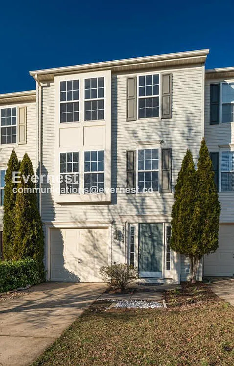 3 bed, 3.0 bath, 1398 sqft, $2,300 — Photo 1