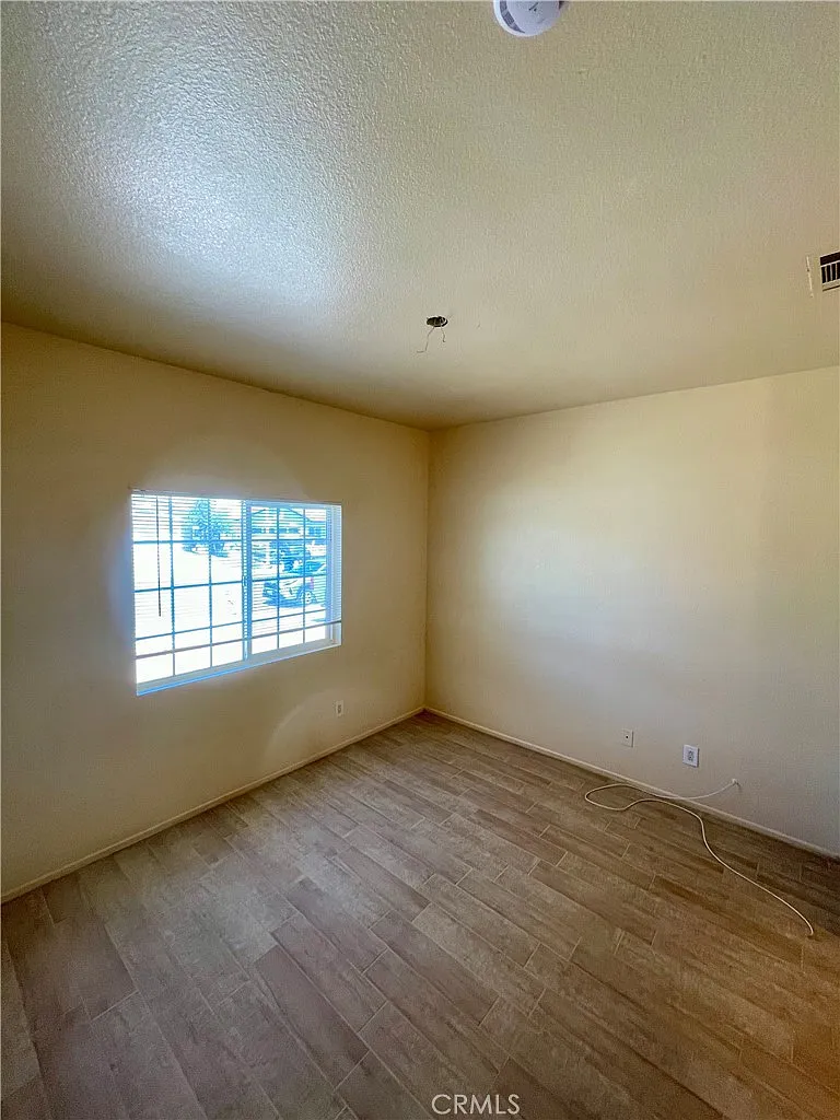 1 bed, 1878 sqft, $900 — Photo 3