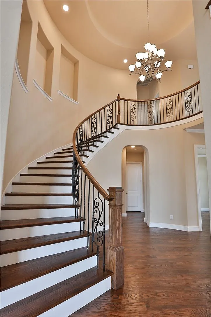 4 bed, 4020 sqft, $4,850 — Photo 4