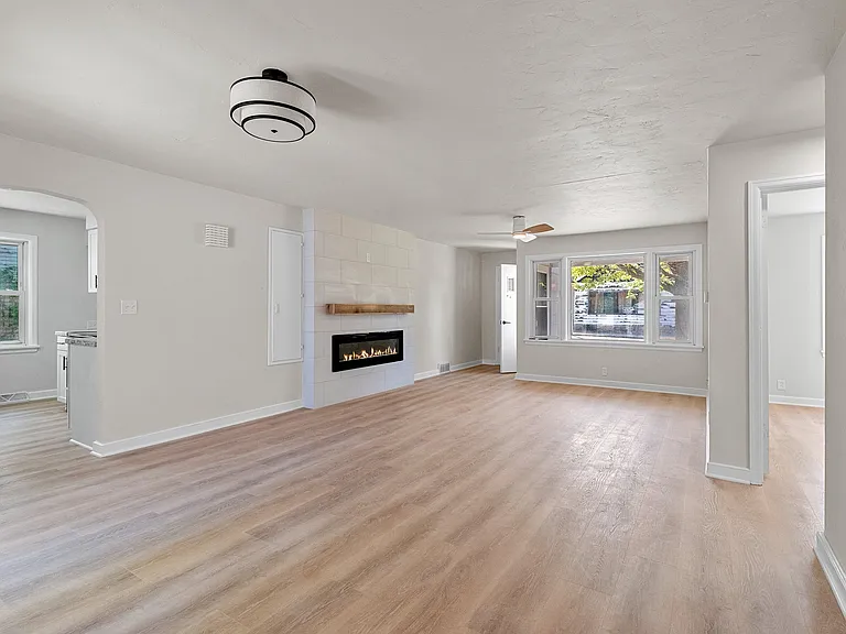 418 S Mill St — Photo 13