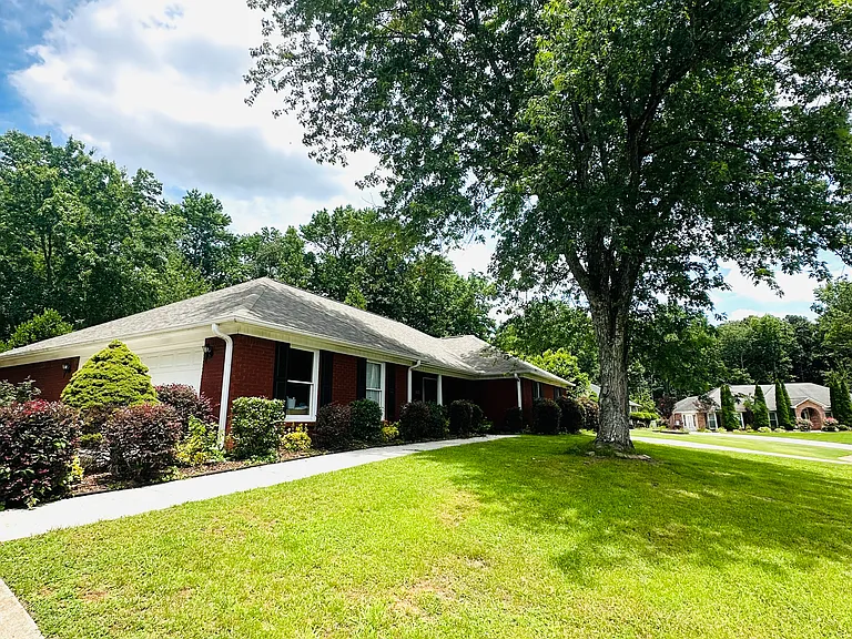 101 Foxwatch Cir — Photo 2