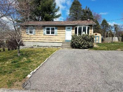 25 Yellow Birch Rd, Narragansett, RI, 02882