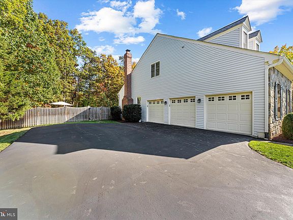5th image of 6401 Noble Rock Ct