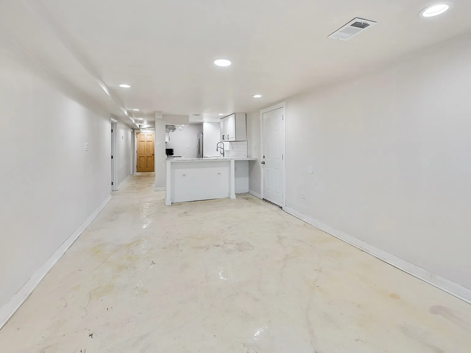 3 bed, 1000 sqft, $1,795 — Photo 3