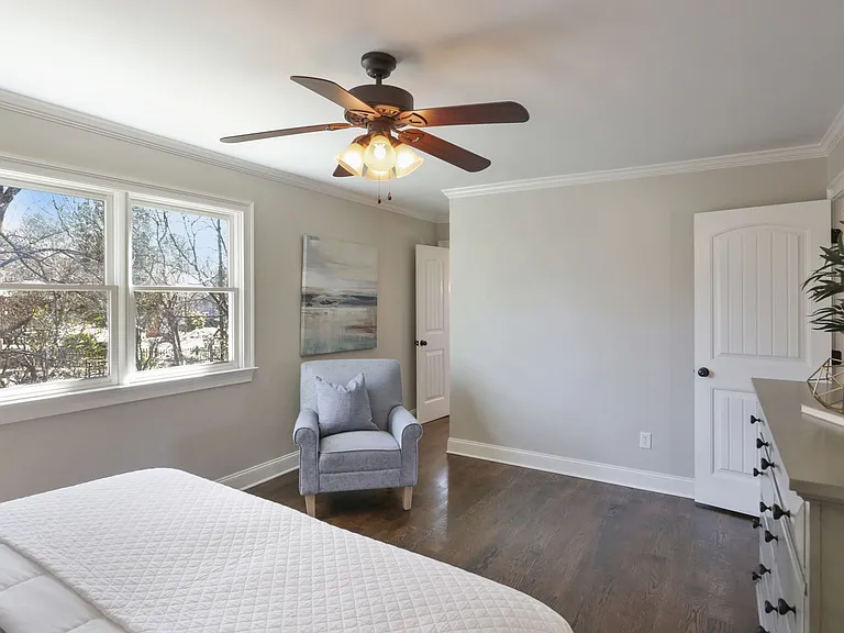 220 Mansell Cir — Photo 17