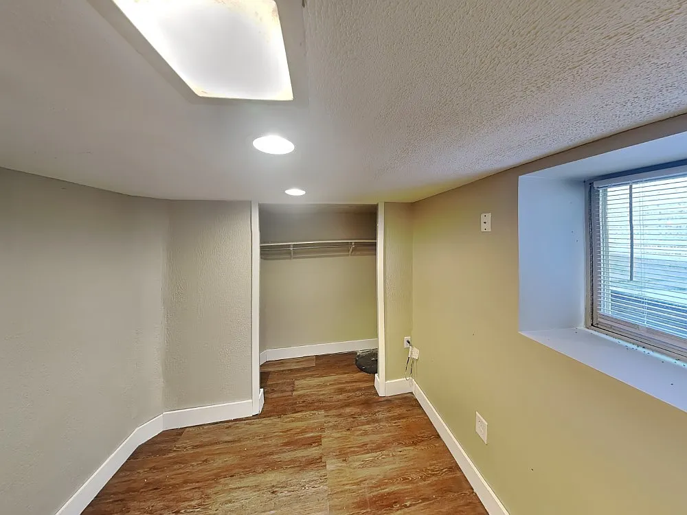 Building Photo - 23 W 10th Ave #25A