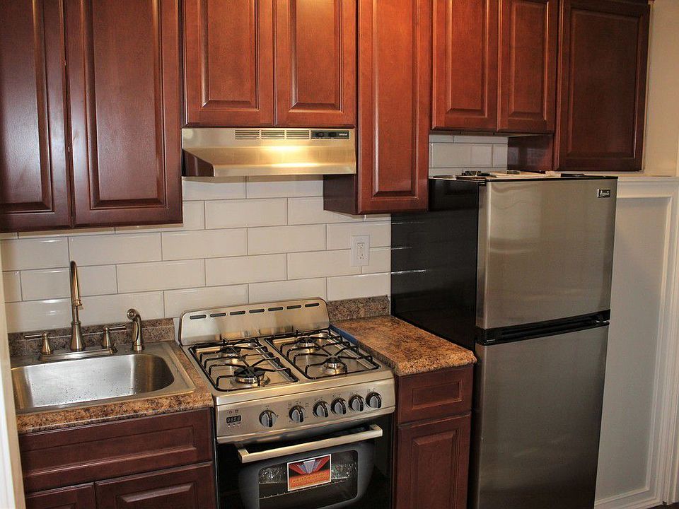 2nd image of 194 Hoyt St APT 4L