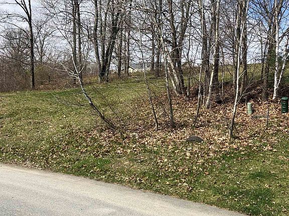 3rd image of 105 Hickory Ct