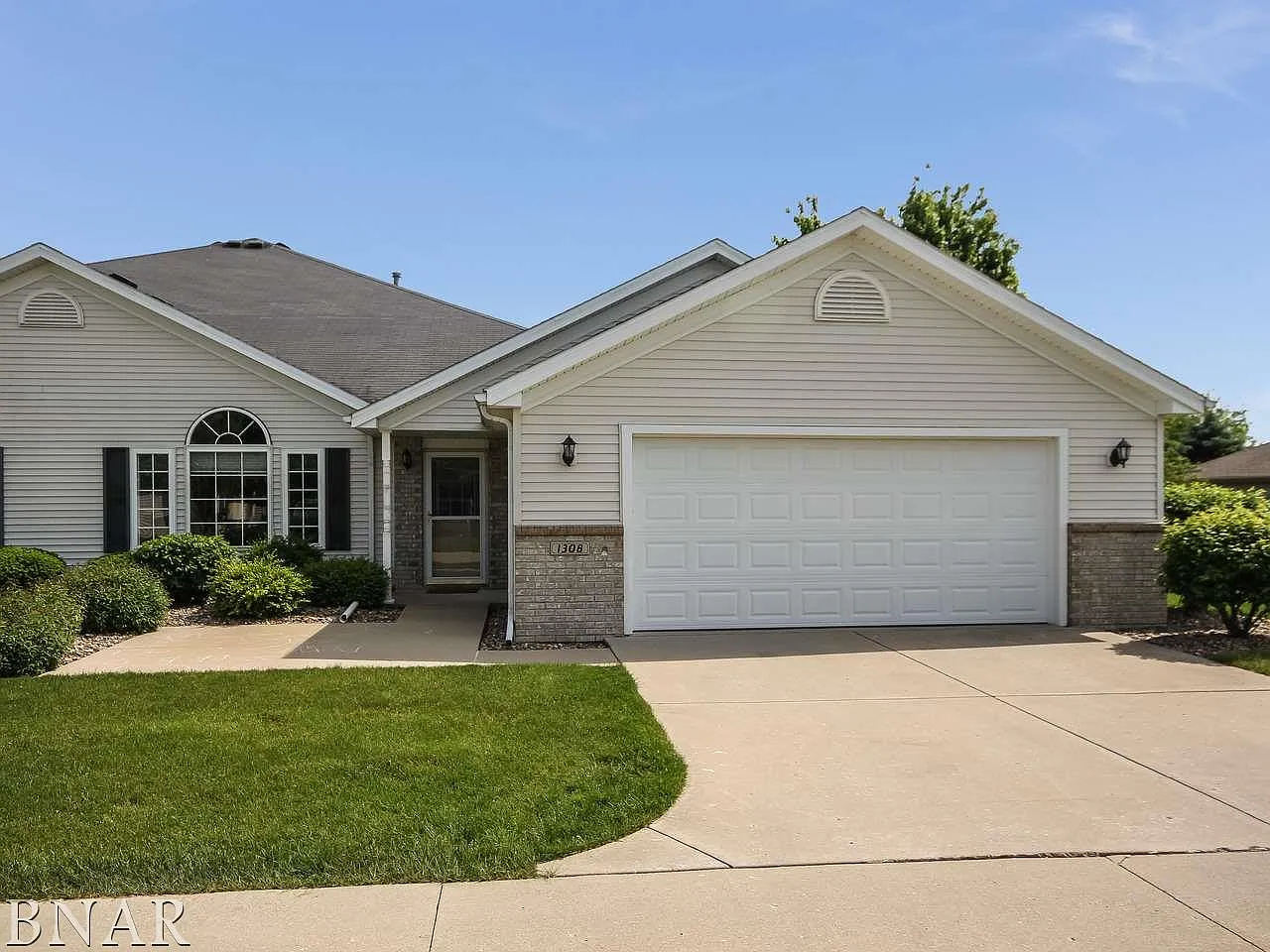 1308 Inglewood Cir photo 1