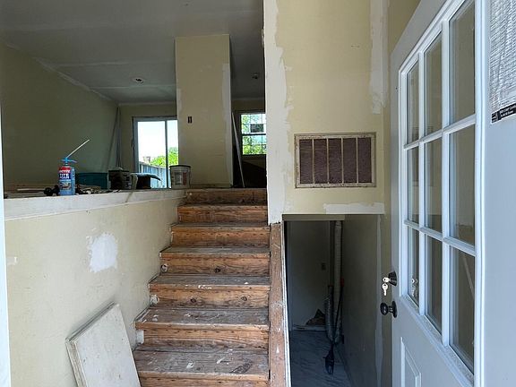 4th image of 2305 Elmendorf St