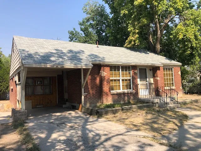 705 N Lafayette Dr