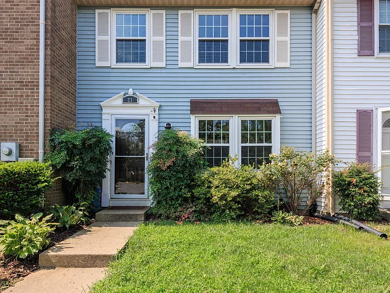 21 Valley Park Ct — Photo 1