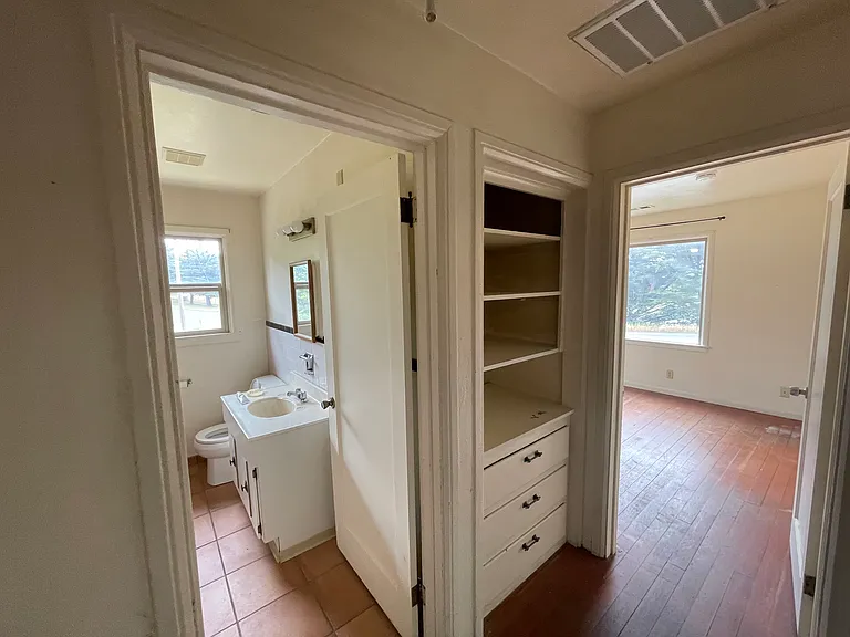 2376 Lk Wood Blvd — Photo 23