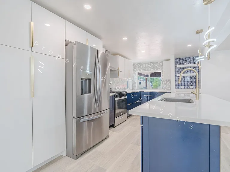 221 W 5th St — Photo 5