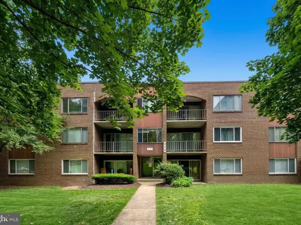 422 Girard St APT T2, Gaithersburg, MD 20877