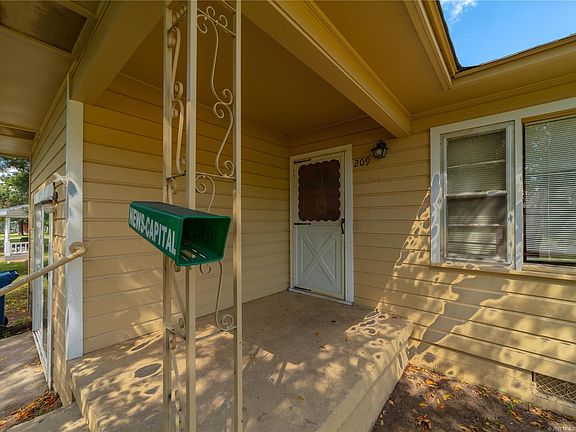 3rd image of 209 E Taylor Ave
