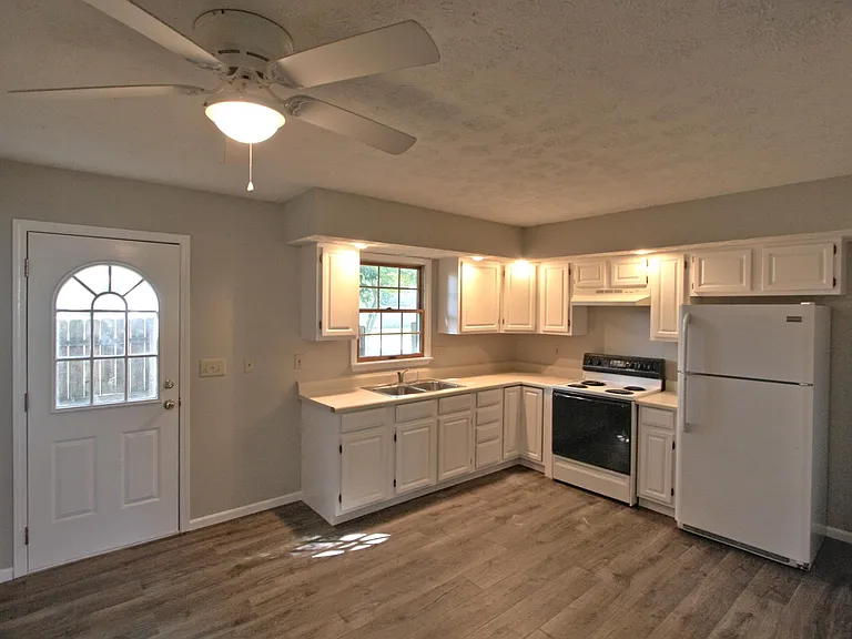 1020 S High St — Photo 2