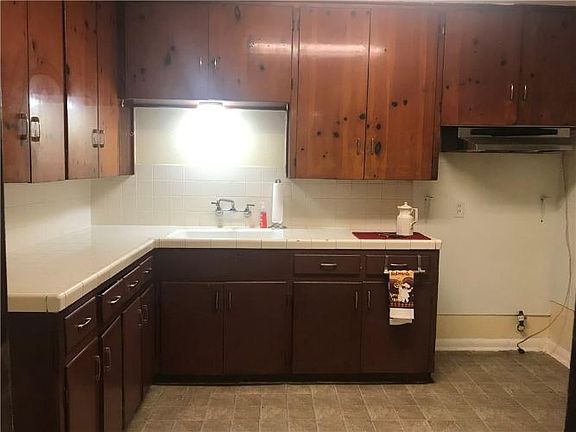 5th image of 4338 Cambridge Dr