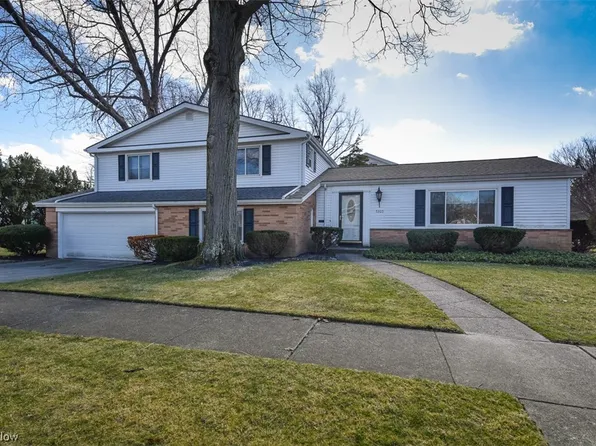 5305 W 229th St, Fairview Park, OH 44126
