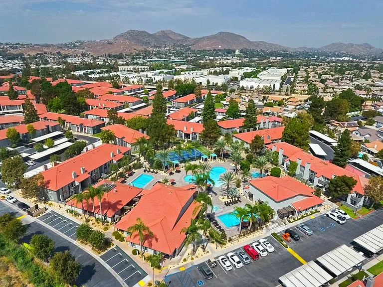 Corona Pointe Resort — Photo 98