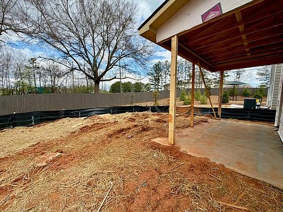 4th image of 224 Dahlia Dr