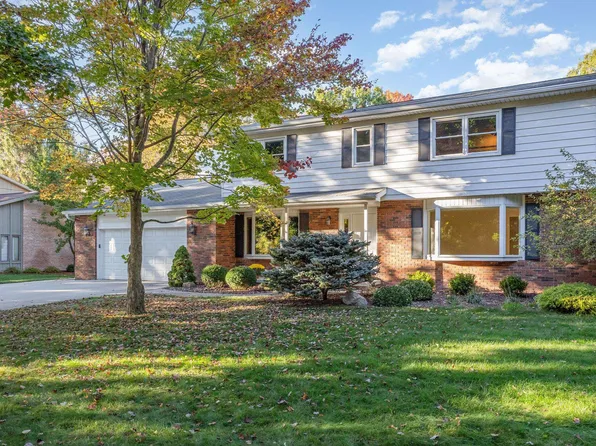 2404 Dilloway Dr, Midland, MI 48640