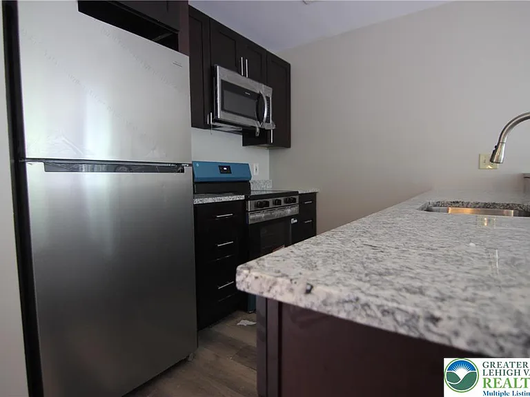 228 Spring House Ln — Photo 8