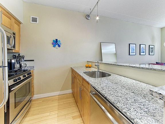 3rd image of 516 W 47th St APT S7f