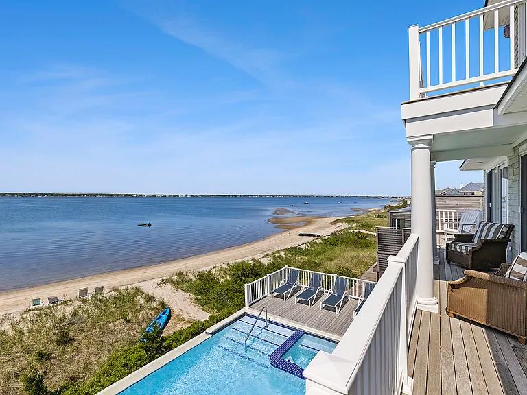 708 Dune Rd — Photo 11