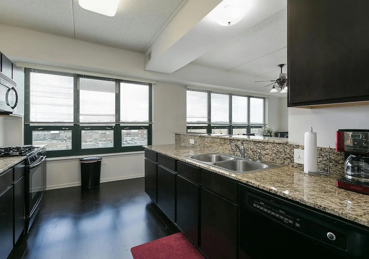 2 bed, 1730 sqft, $2,895 — Photo 4