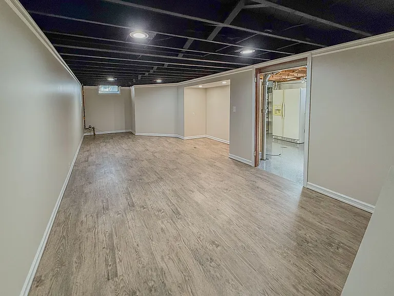 2710 Pendleton Dr — Photo 35