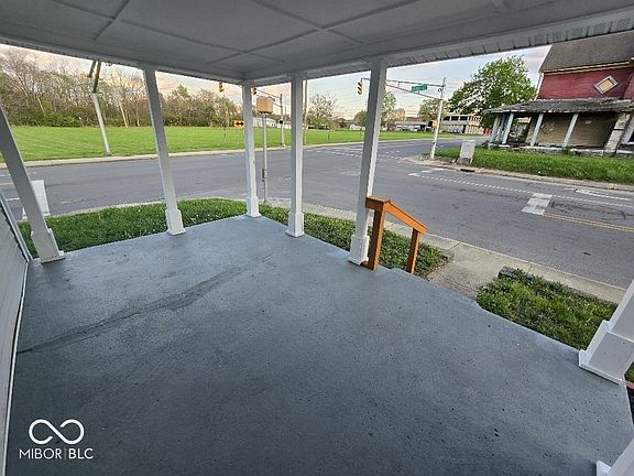 4th image of 231 Jackson St