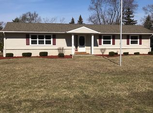 353 Pleasantview Dr, Grand Blanc, MI 48439