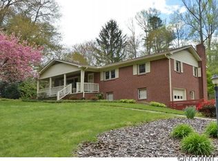 122 Sir Galahad Drive, Hendersonville, NC 28791