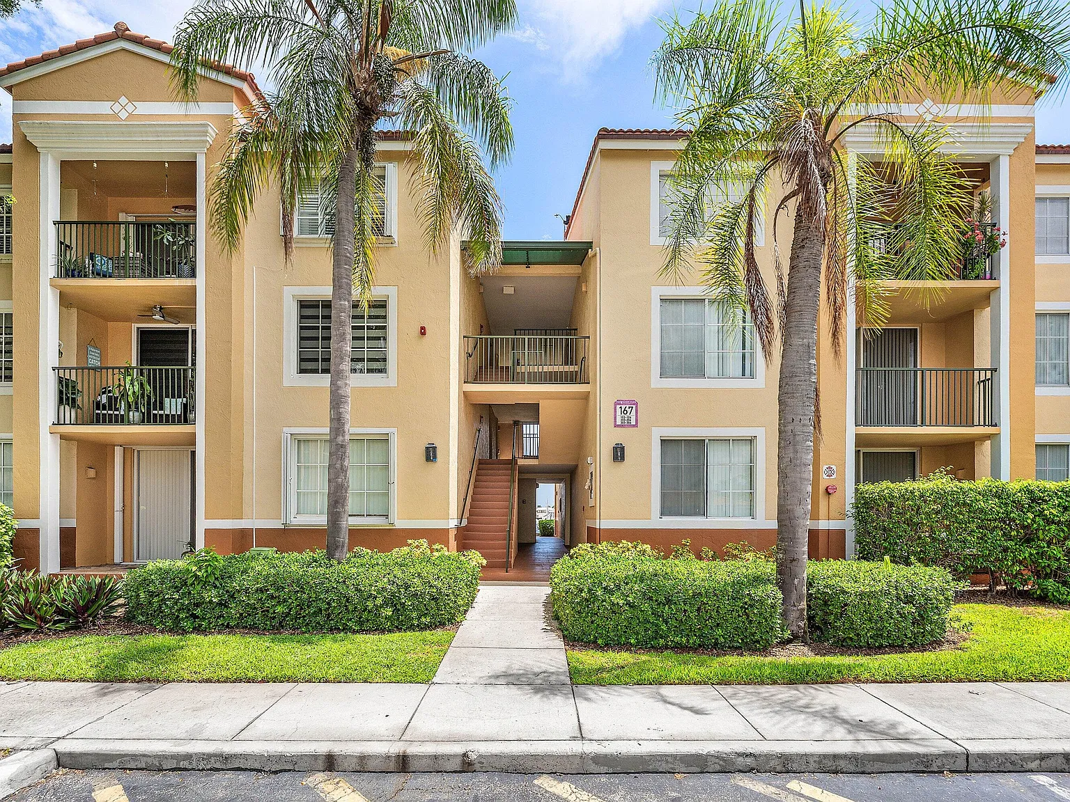 2 bed, 2.0 bath, 1036 sqft, $2,500 — Photo 2