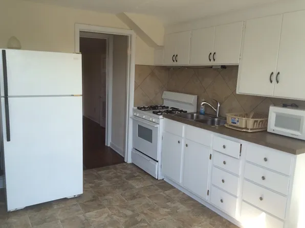 1128 State St APT 5, Emporia, KS 66801