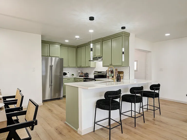 NW 43rd St — Photo 17