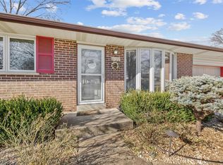 9177 General Grant Ln, Saint Louis, MO