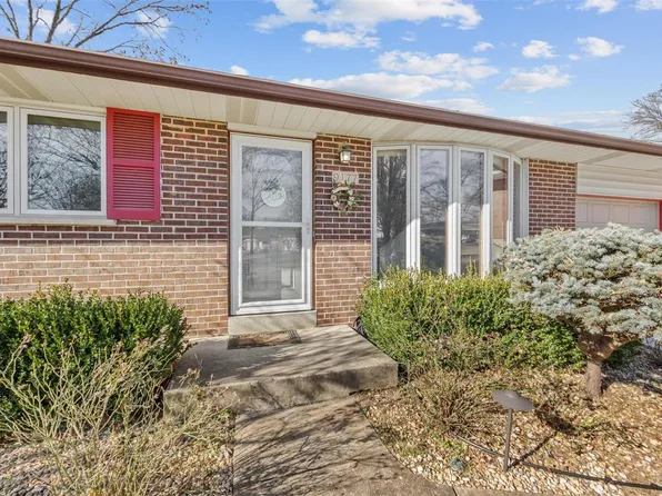 9177 General Grant Ln, Saint Louis, MO 63123