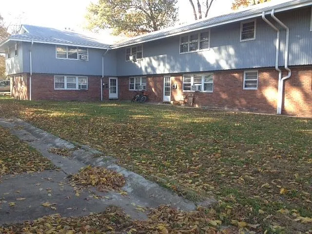 604 S University Ave