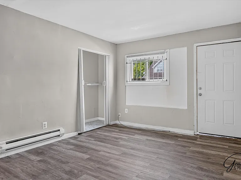 11546 Chalmers St — Photo 3