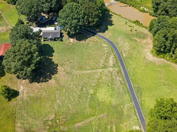 1210 Cooper Bridge Rd, Woodruff, SC 29388