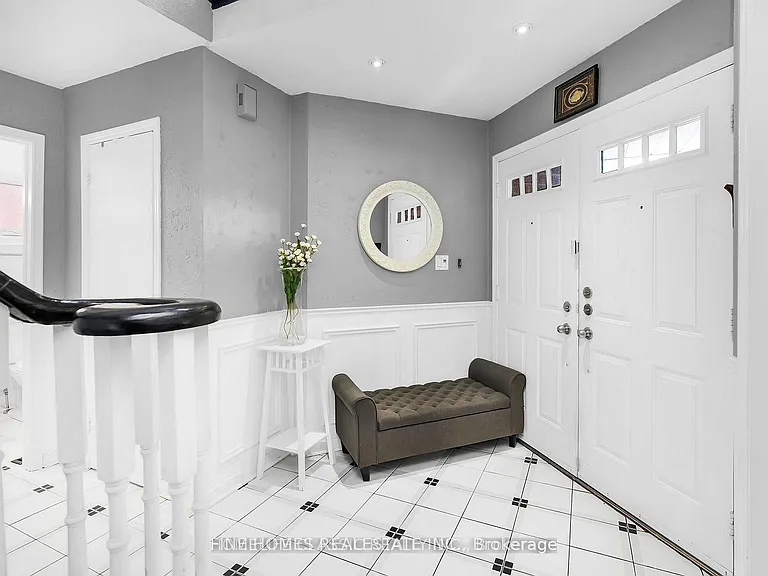 72 Gayla St — Photo 4