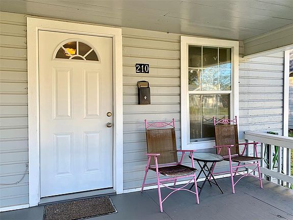5th image of 210 S William Barnett Ave