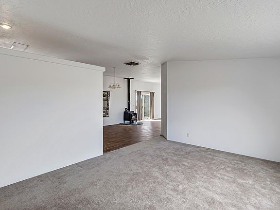 4th image of 1940 10th Rd