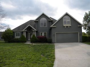 905 Easy St, Lawrence, KS 66049