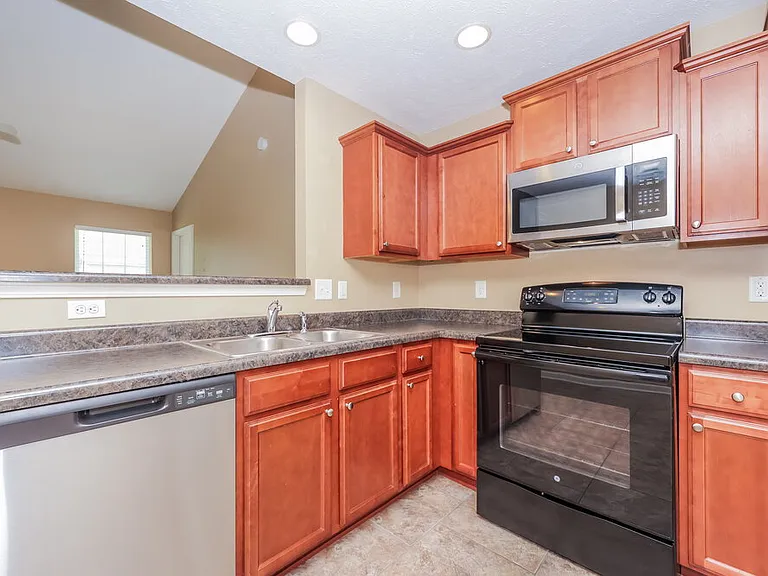 305 Sarna Dr — Photo 6