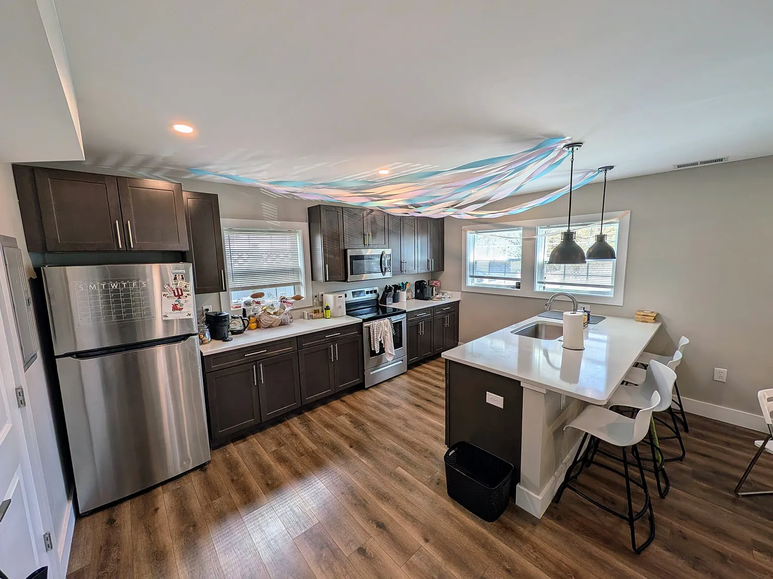4 bed, 4.5 bath, 2052 sqft, $5,500 — Photo 2
